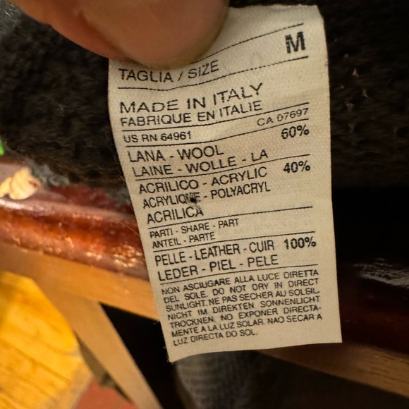 Sisley Italy leather jacket in like new condition size M - Picture 10 of 12